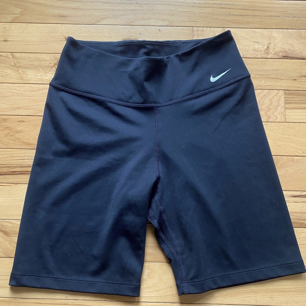 Higher waisted black spandex, longer pant legs. Comes from popular brand Nike.